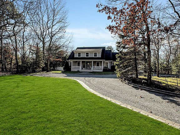 5th image of 11 Wooded Ln