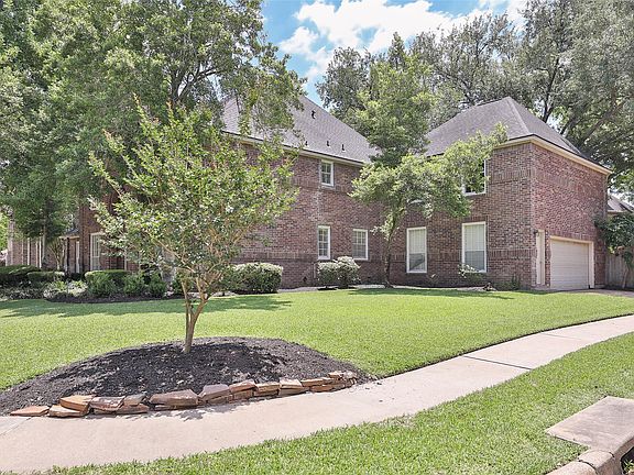 2nd image of 2015 Pecan Trail Dr