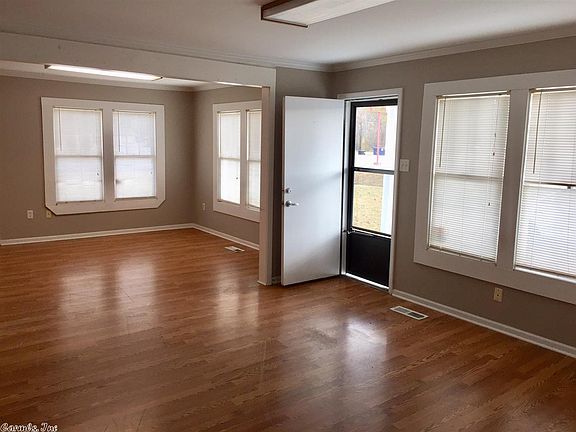 4th image of 18601 Macarthur Dr