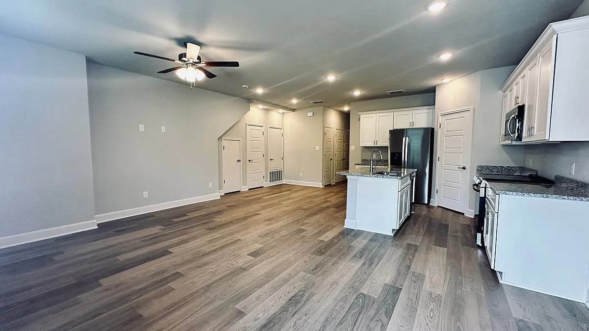 Building Photo - 7157 Magnolia Vlg #101