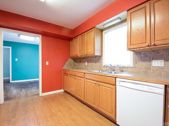 5th image of 708 W Braden St