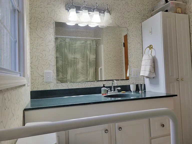 Hillcrest Dr — Photo 18