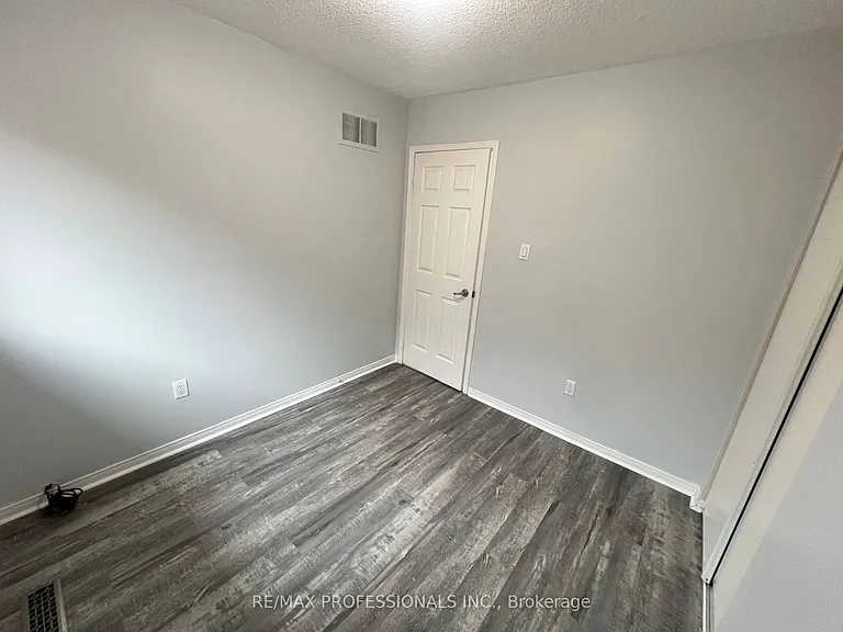 110 Springview Dr — Photo 15