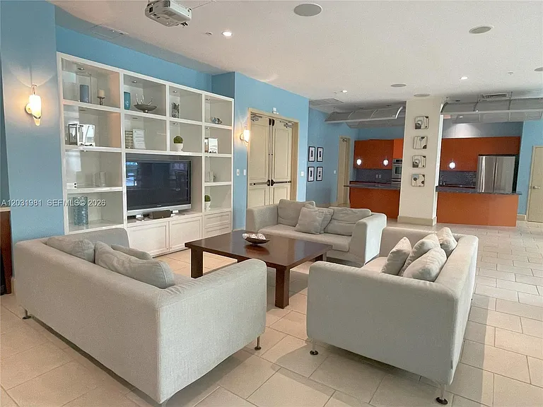 2000 N Bayshore Dr #525 — Photo 36