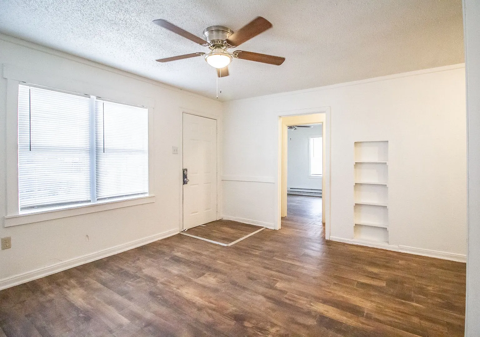 Conveniently 2 Bedroom 1 bathroom house! — Photo 4