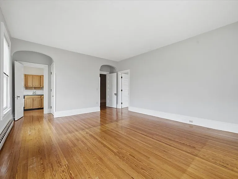 825 Delaware Ave — Photo 15