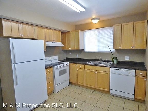 3rd image of 52 W Merrimac Ave