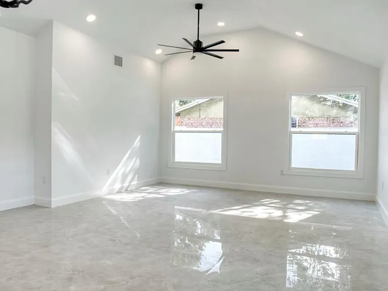 160 Bob Thomas Cir — Photo 2