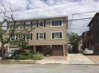 1575 208th St, Flushing, NY 11360