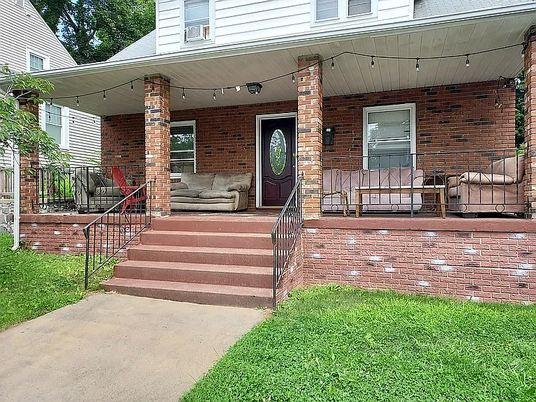91 Fairview Ave — Photo 1