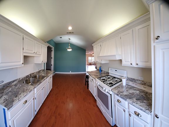 3rd image of 3526 San Luis St