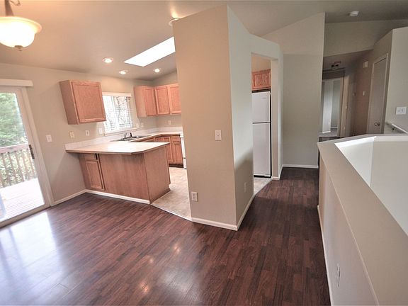 4th image of 411 85th Dr SE