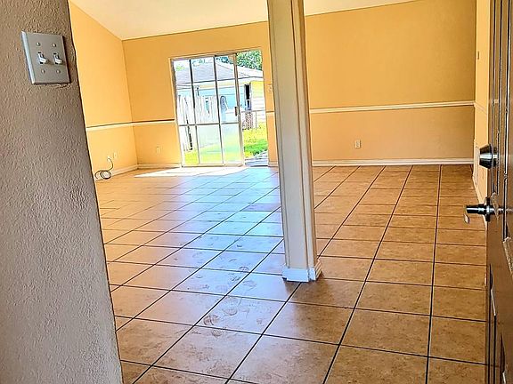 4th image of 910 Avenue N