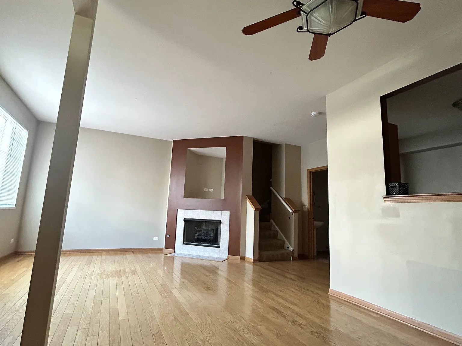 2 bed, 1.5 bath, 1196 sqft, $2,000 — Photo 3