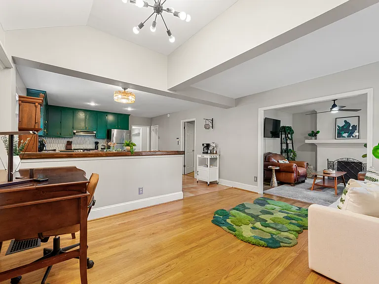 315 W Benson St — Photo 12