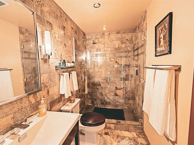 5327 Marina Pacifica Dr #KEY19 — Photo 16