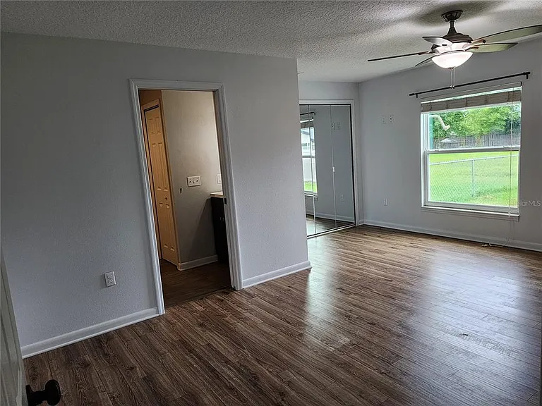8 Poinsettia Dr — Photo 15