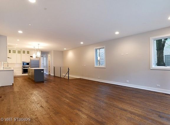 5th image of 1106 N Marshfield Ave #1