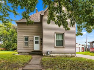 1949 Mulberry St, Waterloo, IA 50703