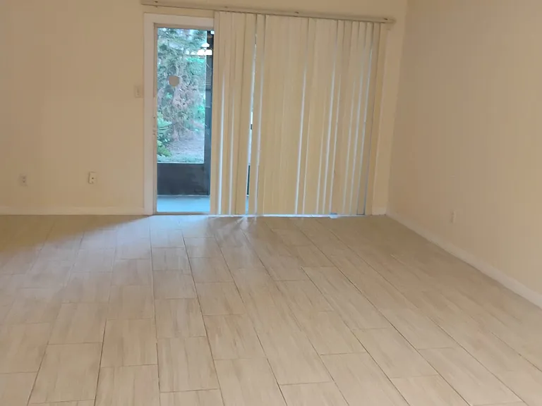 4784 Tangerine Ave — Photo 1