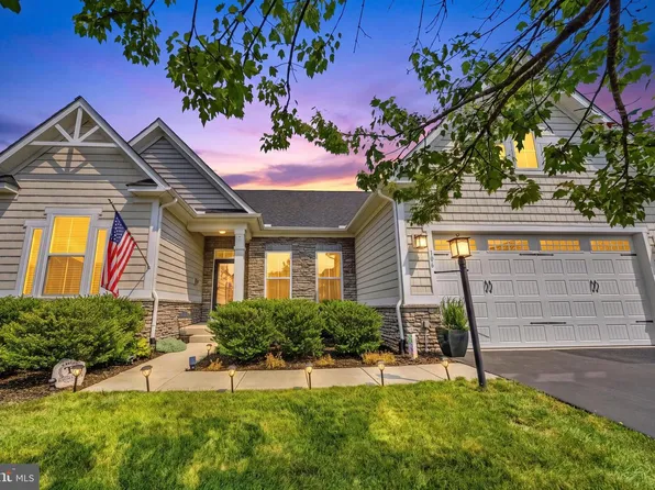 106 Fringetree Ct, Lake Frederick, VA 22630