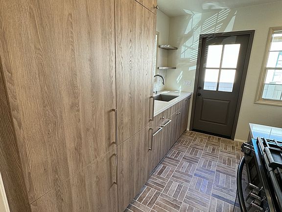 5th image of 1510 Diamond St #10