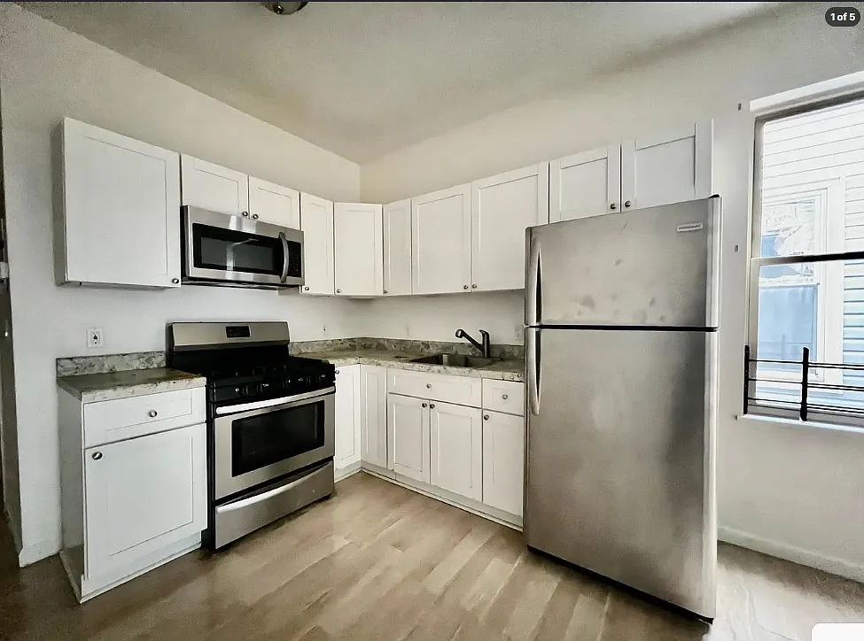 2 bed, 800 sqft, $2,000 — Photo 1