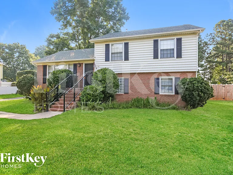 2516 Tall Pines Ln — Photo 3