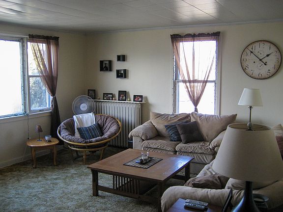 2nd image of 226 W 5th St APT 6