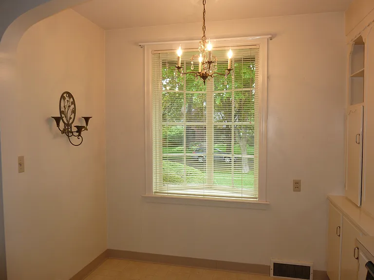 517 W 27th Ave — Photo 3