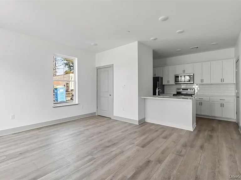 75 Forester Ave #Townhouse 2 — Photo 3