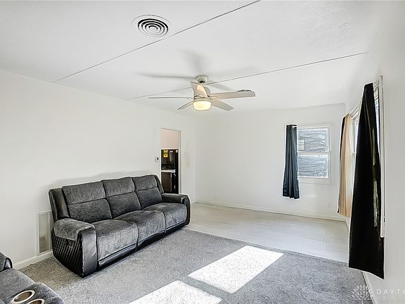 4th image of 4925 Prescott Ave