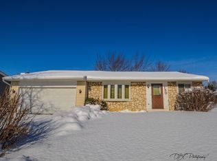 150 S Garden Ave, Roselle, IL 60172