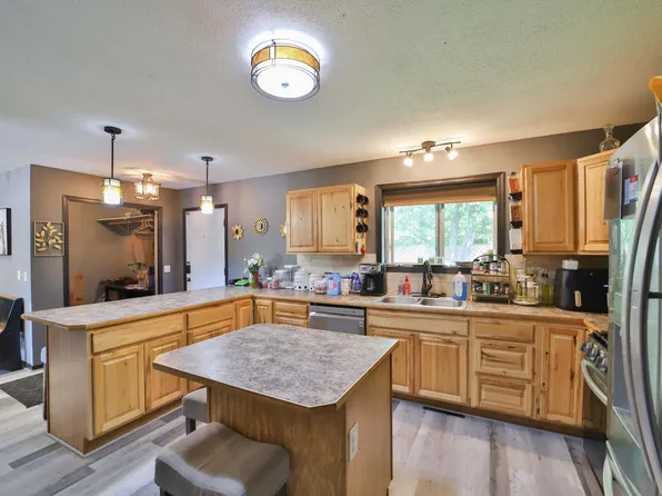 911 8th St NE, Little Falls, MN 56345