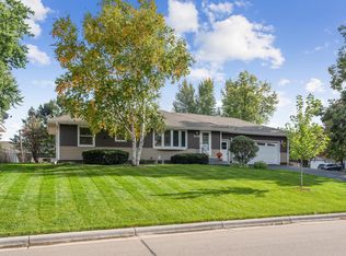 836 108th Ln NW, Coon Rapids, MN 55448