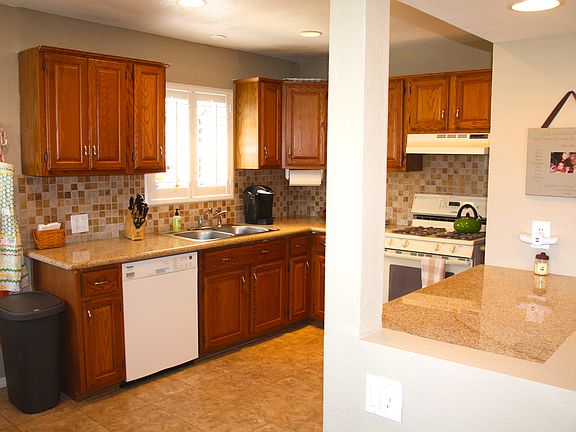 4th image of 22423 Clarendon St