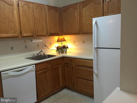 5th image of 856 College Pkwy #20