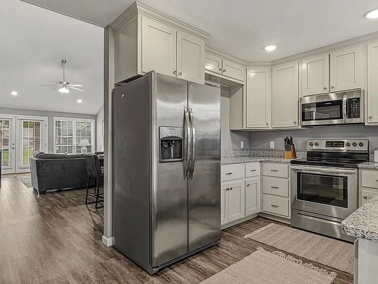 4504 Regina Ct — Photo 4