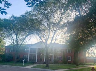 27709 W Echo Valley, Farmington, MI 48334