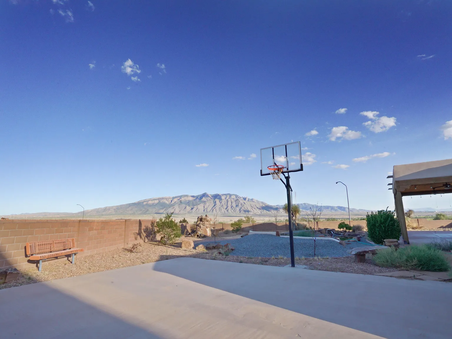 3 bed, 2.0 bath, 2231 sqft, $3,300 — Photo 4