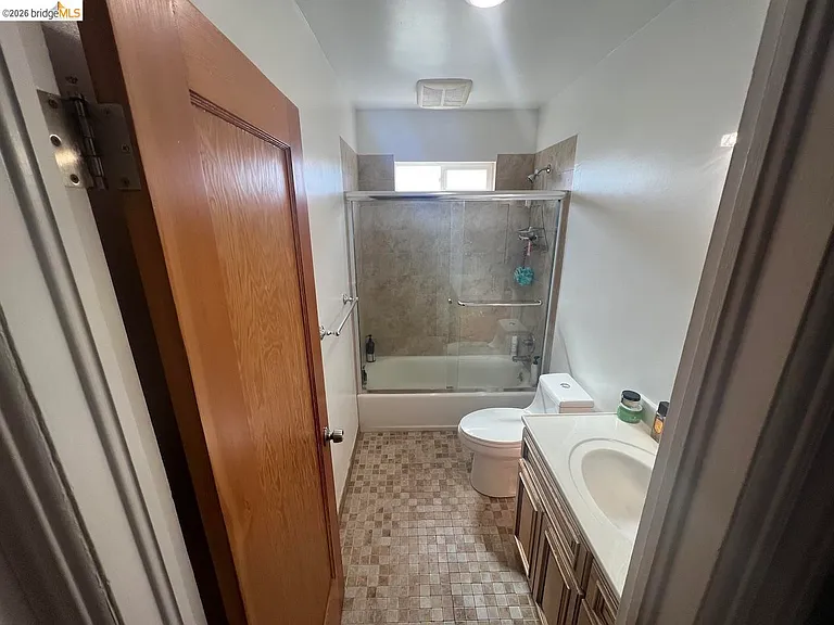 2554 Virginia St — Photo 5