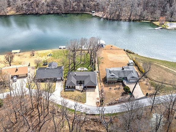 3rd image of 85 Lancaster Dr