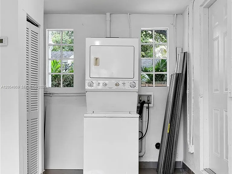 6344 NW Miami Pl — Photo 7
