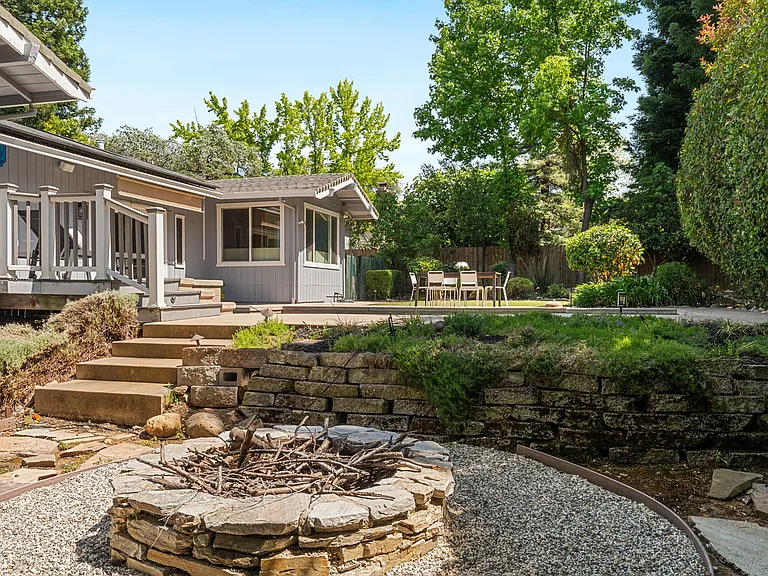 3072 Latham Ln — Photo 19