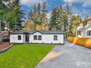 1910 E Trails End Dr, Belfair, WA