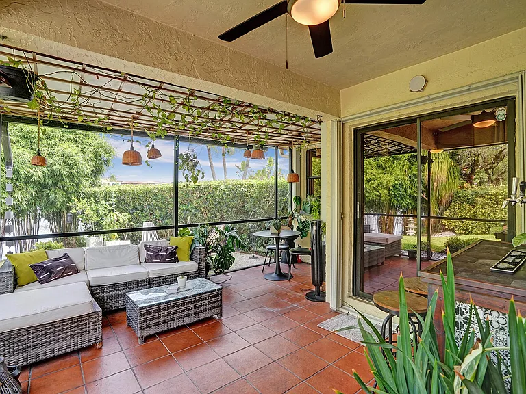 420 SW 113th Ter — Photo 23