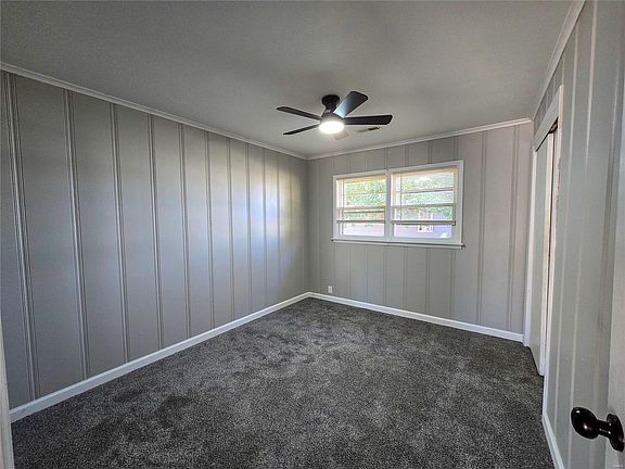 4th image of 425 N Elm St