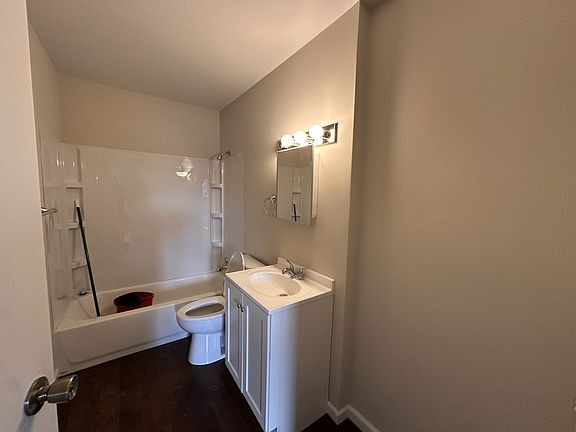 4th image of 693 N Cherry St