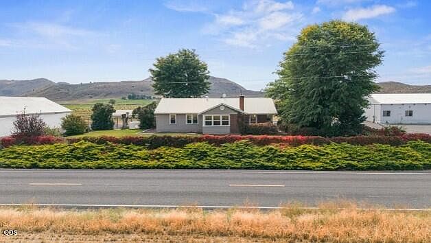 1st image of 892 Cross Rd