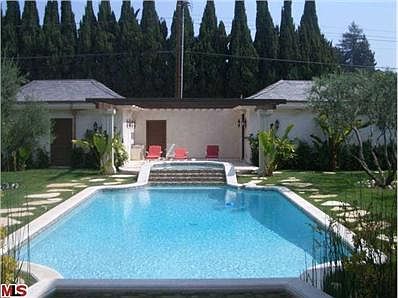 2nd image of 922 N Beverly Dr